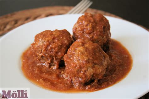 meatballs-with-pork-rinds-in-chipotle-sauce-albondigas image