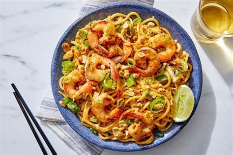 thai-shrimp-peanut-noodles-blue-apron image