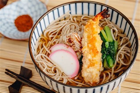 soba-noodle-soup-温かいお蕎麦-just-one-cookbook image