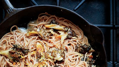 farro-spaghetti-with-mushrooms-and-hazelnuts-recipe-bon image