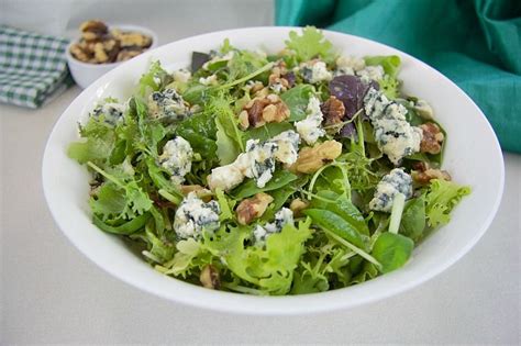walnut-blue-cheese-salad-divalicious image
