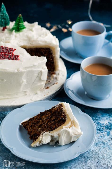 easy-retro-christmas-cake-only-crumbs-remain image