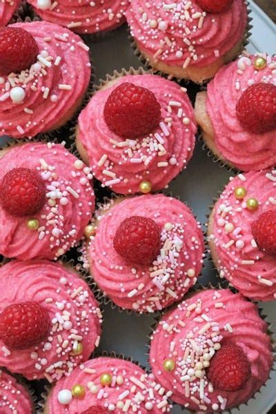 raspberry-ros-cupcakes-the-spiffy-cookie image