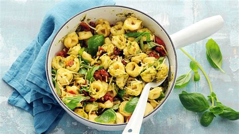 tortellini-with-pesto-and-sun-dried-tomatoes-giant image
