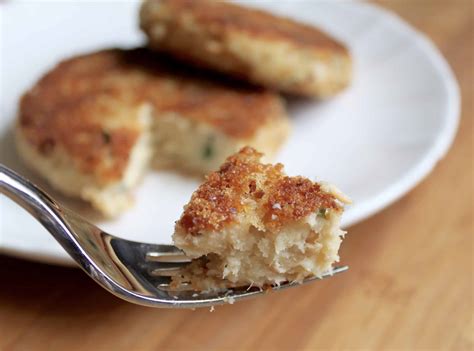 easy-step-by-step-potato-and-salmon-fish-cakes image