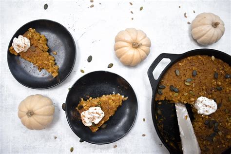 pumpkin-pie-baked-oatmeal-sarah-gold-nutrition image