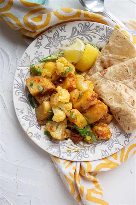 pakistani-aloo-gobi-sabzi-potato-cauliflower-curry image