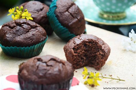 gooey-chocolate-muffins-for-those-bluesy-days image