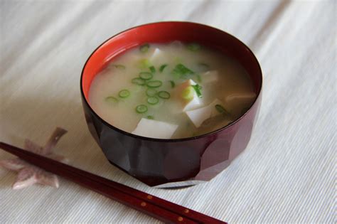 miso-soup-recipe-japanese-cooking-101 image