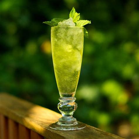 absinthe-frappe-cocktail-recipe-liquorcom image