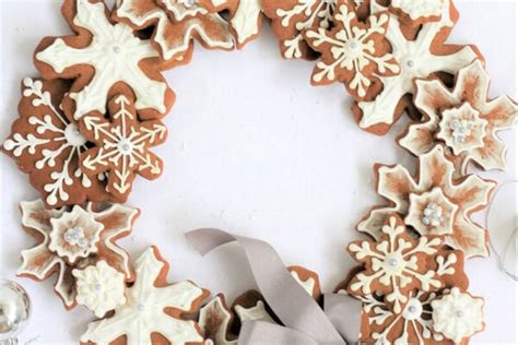 the-prettiest-cookie-wreath-ideas-the-view-from image