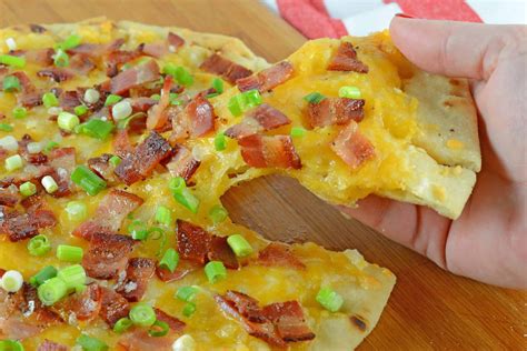 easy-bacon-cheddar-flatbread-pizza-best-grilled-pizza image