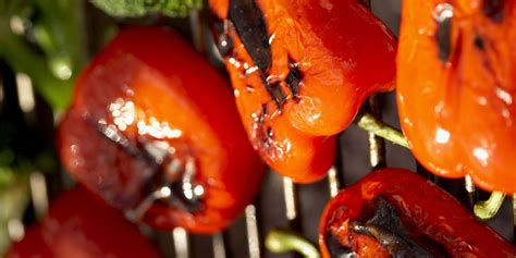 easy-grilled-peppers-recipe-how-to-roast-peppers-on image