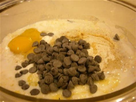 malt-o-meal-banana-chocolate-chip-muffin-delishably image