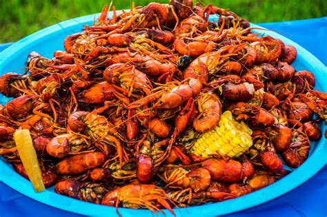 how-to-cook-clean-crawdads-livestrong image