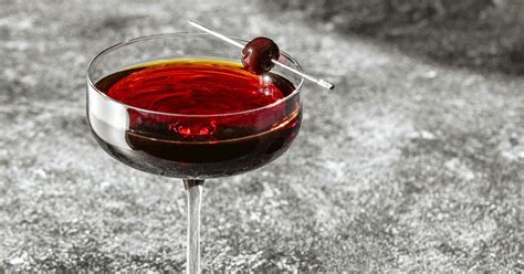 black-manhattan-cocktail-recipe-liquorcom image