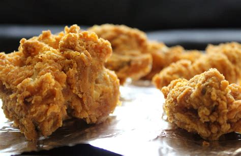 how-to-reheat-fried-chicken-so-it-stays-crisp image