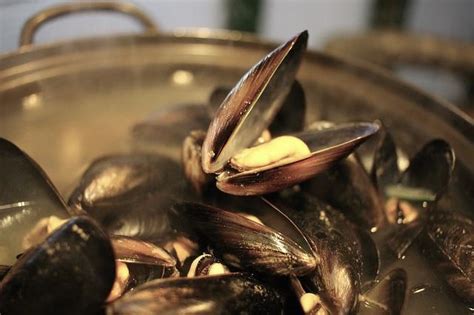 recipe-for-spanish-mussels-in-sailors-sauce-eat image