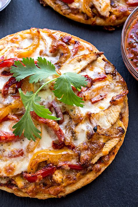 chicken-fajita-pizza-the-cozy-apron image