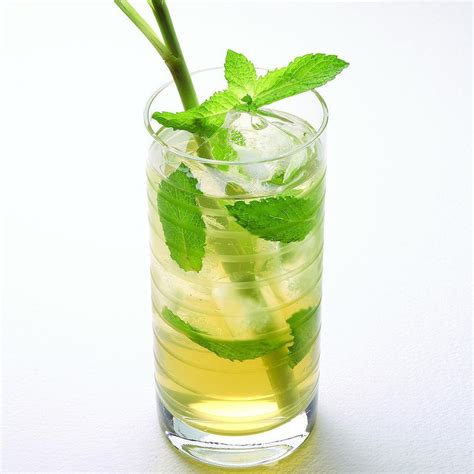 iced-mint-green-tea-eatingwell image