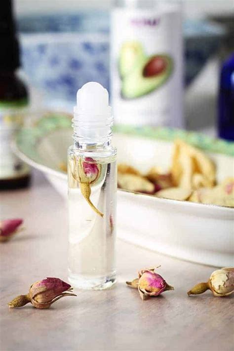 how-to-make-essential-oil-perfume-12 image