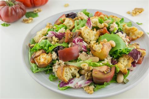 tuna-panzanella-salad-cook-smarts image