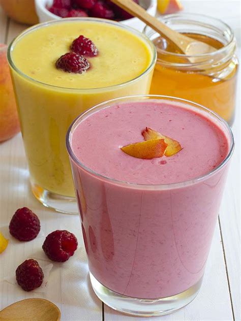 raspberry-and-peach-smoothie-a-fast-and-healthy-fresh image