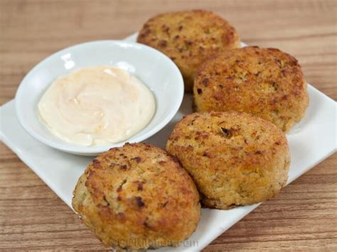 simple-crab-cakes-with-spicy-mayonnaise image
