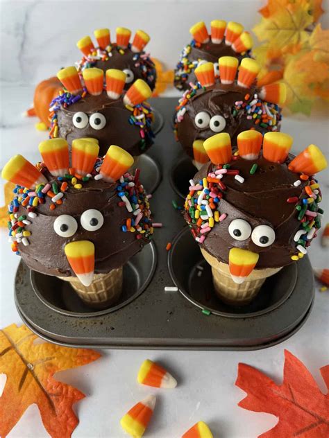 thanksgiving-turkey-cupcakes-mom-loves-baking image