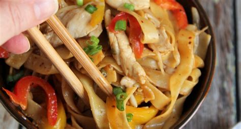 asian-noodles-with-chicken-and-vegetables-mom image