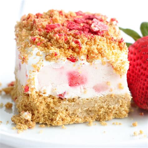 no-bake-strawberry-cheesecake-bars-amandas-cookin image