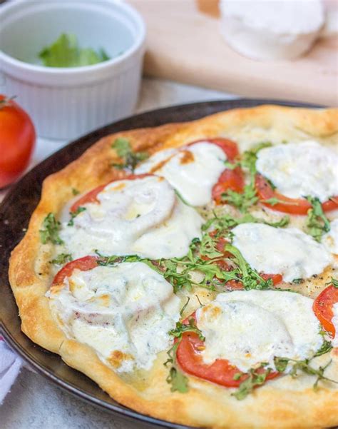 tomato-pizza-with-fresh-mozzarella image
