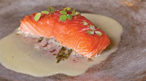 smoked-and-grilled-salmon-with-beurre-blanc-moveable image