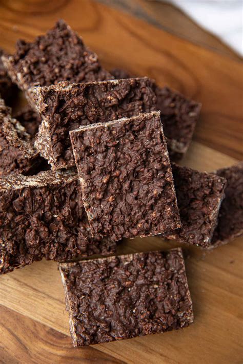 homemade-chocolate-crunch-bars-2-ingredients image