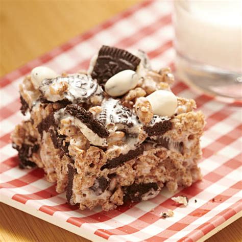 oreo-no-bake-crunch-bars-snackworkscom image