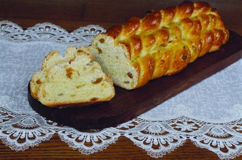 houska-czech-braided-bread-national-festival-of image