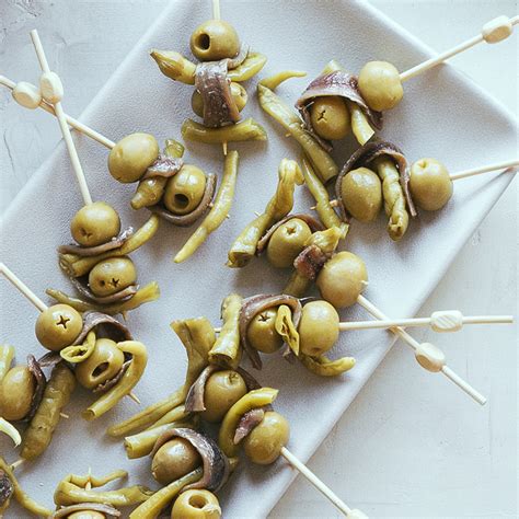 pepper-olive-anchovy-skewers-pintxos-gilda image