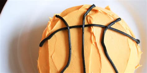 basketball-cake-hungry-fan image