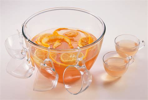 fruit-punch-recipe-with-orange-juice-and-lemonade-the image