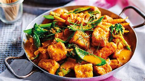tofu-and-vegetable-red-curry-friday-magazine image
