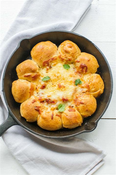pull-apart-garlic-bread-pizza-dip-the-tortilla-channel image