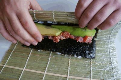spicy-tuna-roll-recipe-make-my-sushi image