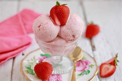 homemade-strawberry-ice-cream-bigger-bolder-baking image