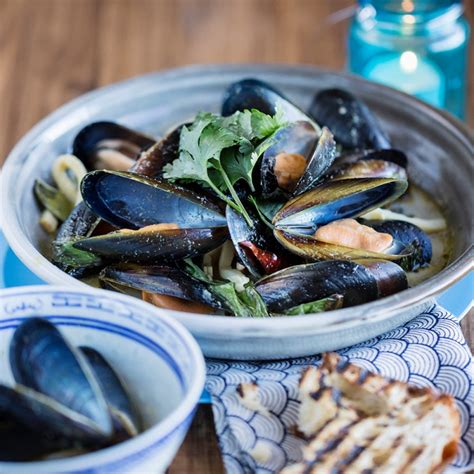 thai-green-curry-mussels-marions-kitchen image