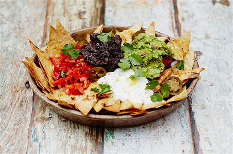 how-to-construct-the-perfect-nachos-features-jamie image