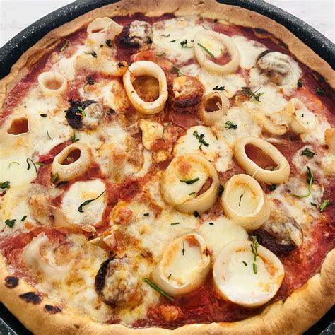 calamari-and-chorizo-pizza-famfoodery image