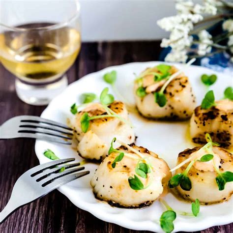 seared-butter-scallops-with-spicy-mayo image