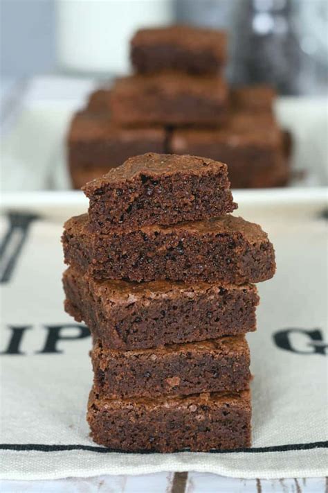 classic-fudgy-brownies-baking-sense image