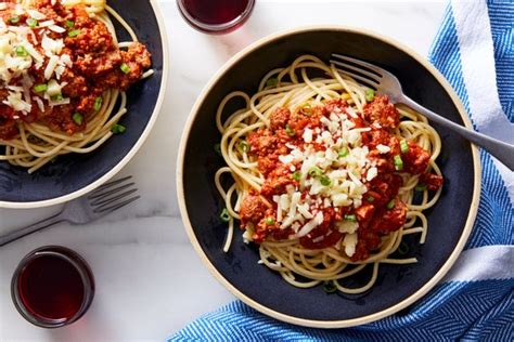 cincinnati-style-beef-chili-with-spaghetti-white image