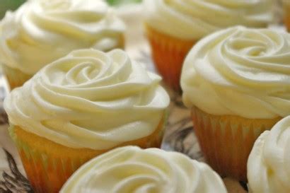lemon-yogurt-cupcakes-with-whipped-lemon-cream-cheese image